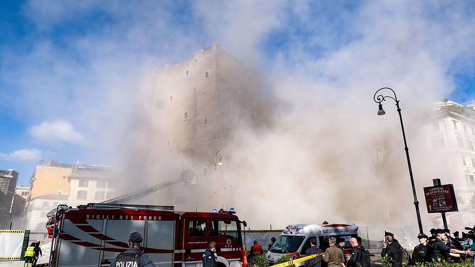 Das historische Bauwerk im Stadtzentrum wurde zum Zeitpunkt des Unglücks renoviert. Das historische Bauwerk im Stadtzentrum wurde zum Zeitpunkt des Unglücks renoviert.
