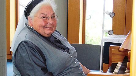 So haben viele Gl&auml;ubige Schwester Gertrud als Organistin in Erinnerung.