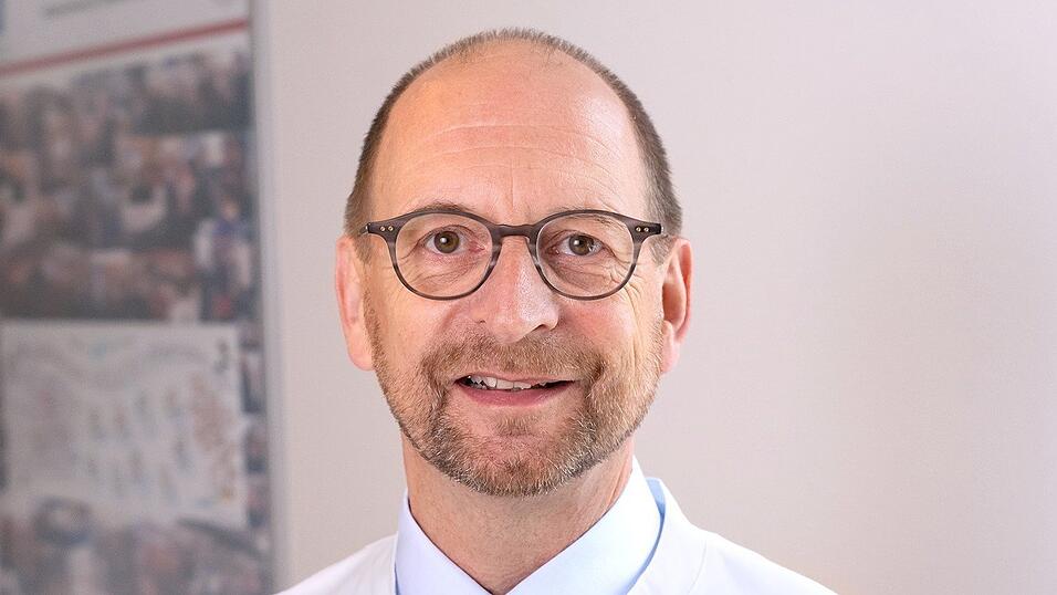 Dr. Stephan Gerling war einer der führenden Köpfe der bayernweiten Initiative, ein Versorgungsnetzwerk für Kinder mit Post-Covid-Syndrom aufzubauen – zu denen auch Jugendliche mit ME/CFS gehören. Dr. Stephan Gerling war einer der führenden Köpfe der bayernweiten Initiative, ein Versorgungsnetzwerk für Kinder mit Post-Covid-Syndrom aufzubauen – zu denen auch Jugendliche mit ME/CFS gehören.