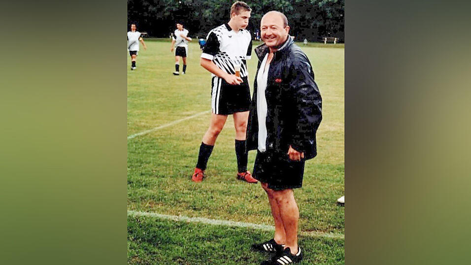 25 Jahre lang betreute Peter Wischinski zum Beispiel die A-Junioren, so auch 2004.