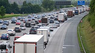 Auch am kommenden Wochenende wird es auf den bayerischen Straßen wieder eng. (Archivbild)