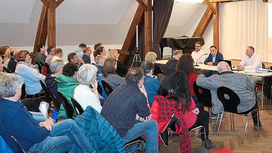 Um die 60 B&uuml;rger kamen zum Gespr&auml;ch mit den Vertretern der Stadt.