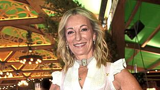 Monika Gruber beim Wiesnbesuch: Ab 2026 tritt sie wieder als Kabarettistin auf.