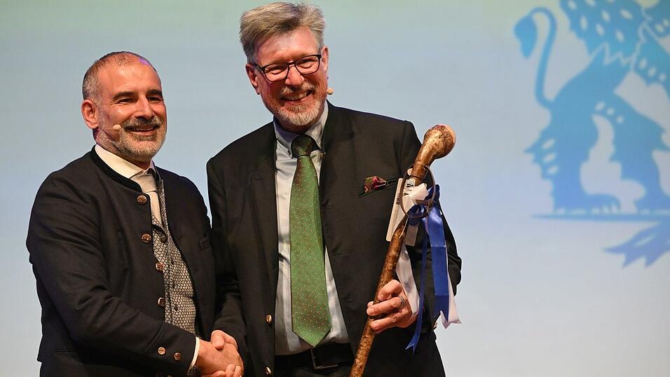 Der neue Pr&auml;sident des Bayerischen Brauerbundes Stefan Kreisz (l) und sein Vorg&auml;nger, Georg Schneider.