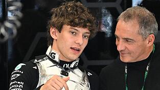 Kimi Antonelli (l) musste unter seinem Vater auch ordentlich was einstecken. (Archivbild)