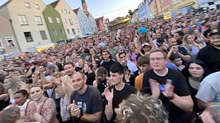 Hunderte Besucher feierten 'Dicht & Ergreifend'. Hunderte Besucher feierten 'Dicht & Ergreifend'.