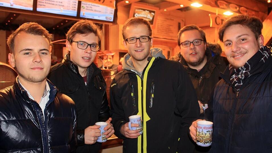 Am Donnerstagabend ist der Landshuter Christkindlmarkt eröffnet worden. Am Donnerstagabend ist der Landshuter Christkindlmarkt eröffnet worden.