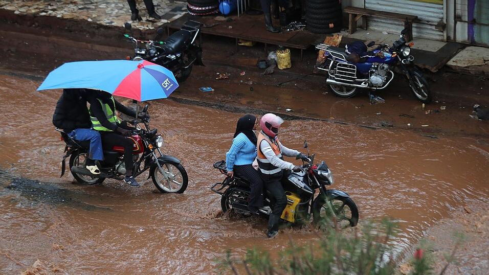 Der Wetterdienst warnt: In den n&auml;chsten Tagen soll noch mehr Regen fallen.