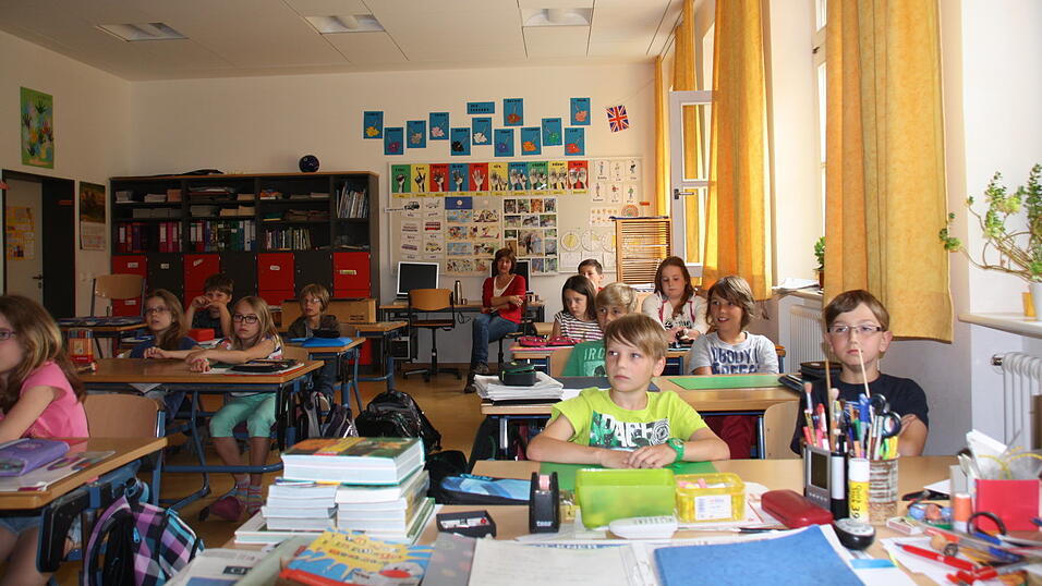 Jessica und Jonas versuchten sich als Pressefotografen und hielten die besondere Schulstunde in Bildern fest. Jessica und Jonas versuchten sich als Pressefotografen und hielten die besondere Schulstunde in Bildern fest.