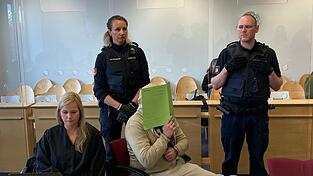 Der 31-Jährige ist nach wegen grausamen Mordes und schwerer Kindesmisshandlung angeklagt.