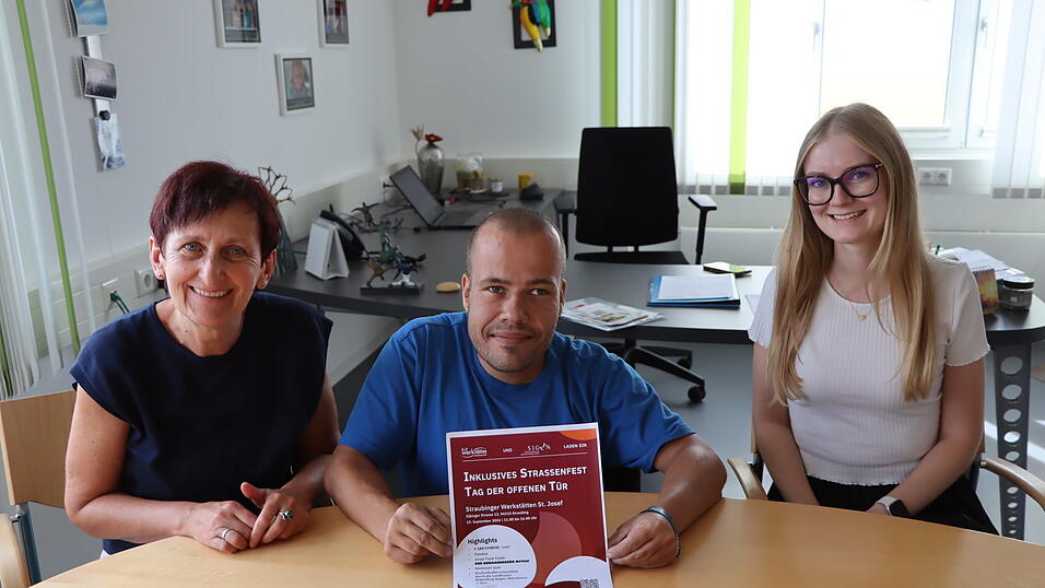 Evi Feldmeier (v.l.), Geschäftsführerin des KJF-Werkstättenverbunds, Werkstatt-rat-Vorsitzender Alex Temmel, und Anna Vetterl, Leiterin des Fachdiensts, hoffen, das Interesse möglichst vieler Besucher am Tag der Offenen Tür wecken zu können. Evi Feldmeier (v.l.), Geschäftsführerin des KJF-Werkstättenverbunds, Werkstatt-rat-Vorsitzender Alex Temmel, und Anna Vetterl, Leiterin des Fachdiensts, hoffen, das Interesse möglichst vieler Besucher am Tag der Offenen Tür wecken zu können.