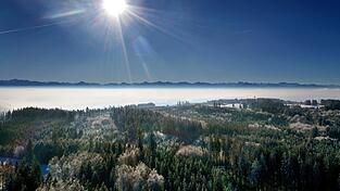Die Sonne schien im abgelaufenen Jahr lange über Bayern: Fast 2.000 Stunden zählte der Deutsche Wetterdienst in einer vorläufigen Auswertung. (Archivbild) Die Sonne schien im abgelaufenen Jahr lange über Bayern: Fast 2.000 Stunden zählte der Deutsche Wetterdienst in einer vorläufigen Auswertung. (Archivbild)