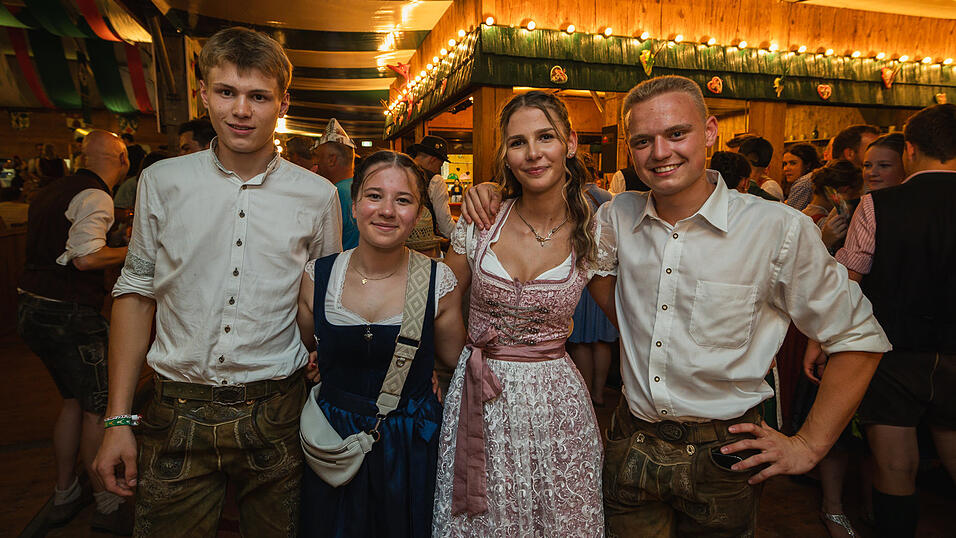 Die Partybilder vom Donnerstag, 15. August 2024, aus dem Festzelt Weckmann. Die Partybilder vom Donnerstag, 15. August 2024, aus dem Festzelt Weckmann.