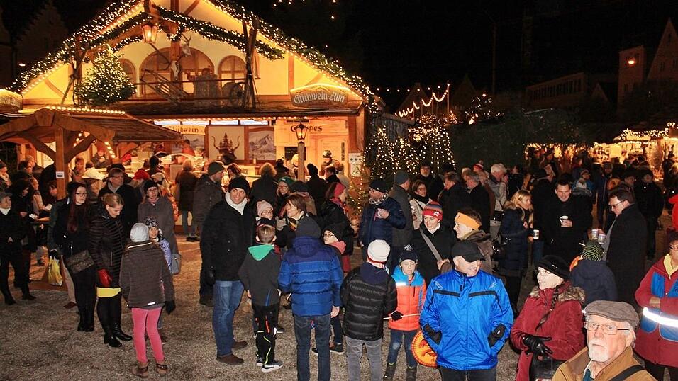 Am Donnerstagabend ist der Landshuter Christkindlmarkt eröffnet worden. Am Donnerstagabend ist der Landshuter Christkindlmarkt eröffnet worden.