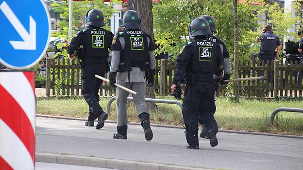 Ein Großaufgebot an Einsatzkräften ist im Einsatz. Ein Großaufgebot an Einsatzkräften ist im Einsatz.