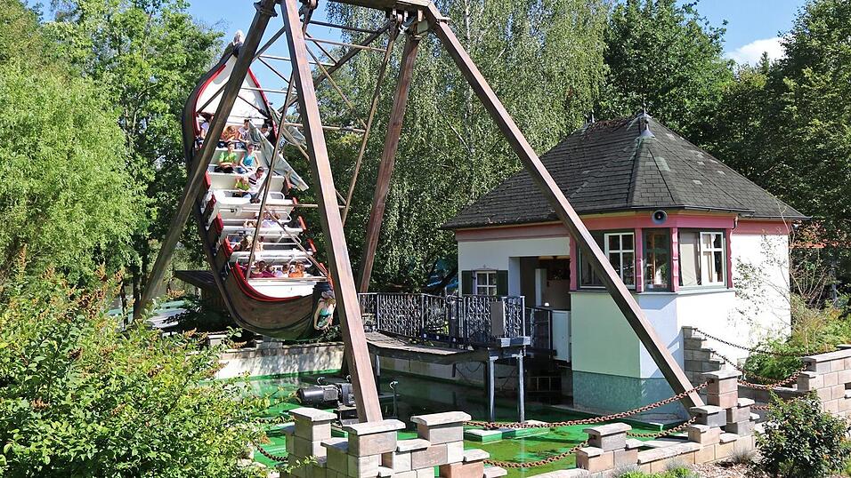 Schiffschaukel, Eselbahn, Achterbahn, Raddampfer und Wildwasser-Rafting: Wer einen actionreichen Muttertag erleben will, ist im Bayern-Park in Reisbach (Kreis Dingolfing-Landau) richtig. F&uuml;r Familien mit Kindern aller Altersklassen ist der Park ein gutes Ausflusgziel.