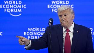 US-Pr&auml;sident Donald Trump hat beim Weltwirtschaftsforum &bdquo;sofortige Verhandlungen&ldquo; &uuml;ber die Arktisinsel gefordert.