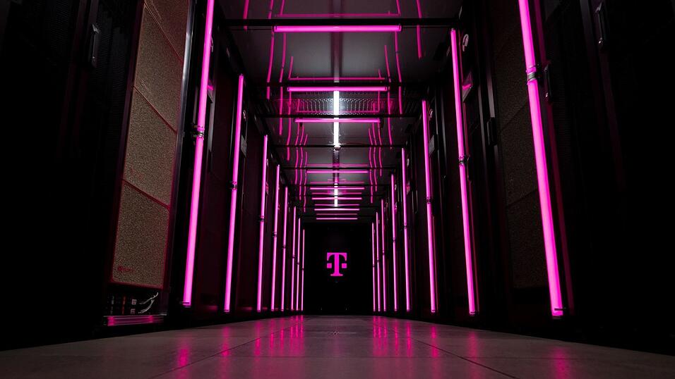 In M&uuml;nchen wurde k&uuml;rzlich eine KI-Fabrik er&ouml;ffnet, nun ist eine weitere im Allg&auml;u geplant. (Symbolbild)