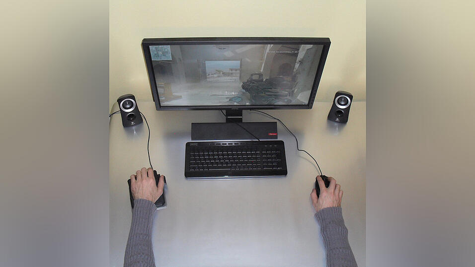 Beim Spielen wird der 'Move-Master' zusammen mit der Maus verwendet. Die Tastatur braucht man in den meisten Fällen nicht mehr. Beim Spielen wird der 'Move-Master' zusammen mit der Maus verwendet. Die Tastatur braucht man in den meisten Fällen nicht mehr.