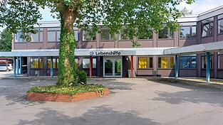 Das alte Gebäude der Lebenshilfeschule steht seit Jahren leer, weil Brandschutzanforderungen nicht mehr erfüllt waren.