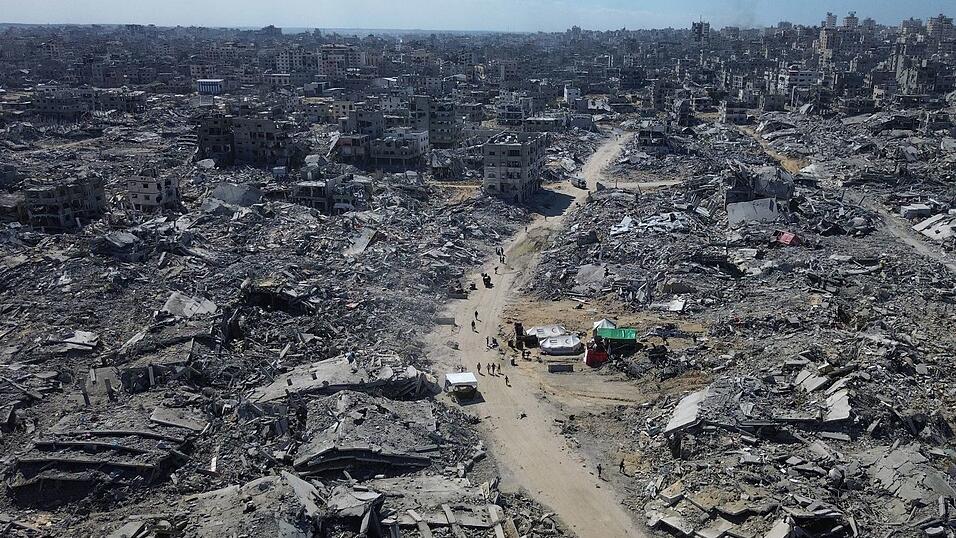 Die Waffenruhe im weitgehend zerstörten Gazastreifen gilt als fragil. (Archivbild)