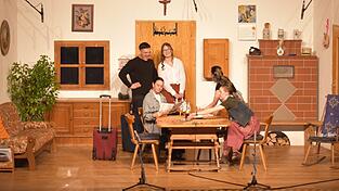 Viel Verwirrungen gibt es in dem St&uuml;ck &bdquo;Da Holz-Rudi&ldquo;.