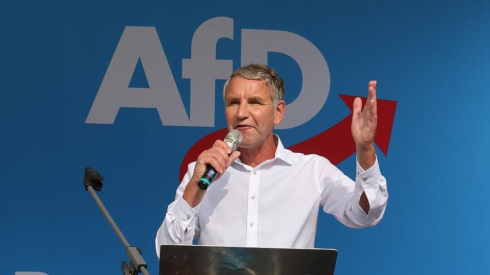 Die AfD des Rechtsextremen Björn Höcke geht aus den Landtagswahlen in Thüringen klar als stärkste Kraft hervor. Doch mit dem Wahlsieger will keine andere Partei reden. Die AfD des Rechtsextremen Björn Höcke geht aus den Landtagswahlen in Thüringen klar als stärkste Kraft hervor. Doch mit dem Wahlsieger will keine andere Partei reden.