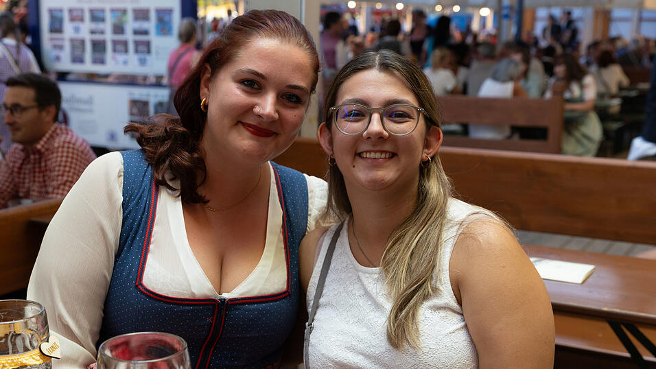 Die Partybilder vom Dienstag, 11. August, aus dem Festzelt Reisinger. Die Partybilder vom Dienstag, 11. August, aus dem Festzelt Reisinger.