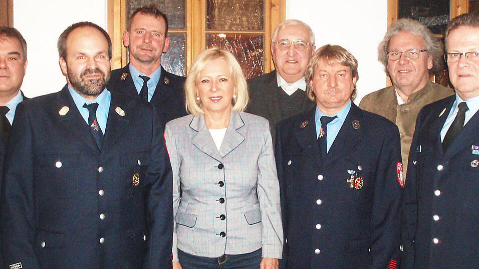 Die Geehrten mit den Ehrengästen.