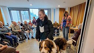Mischlingshund Leo hatte die Senioren vom Haus St. Martin schnell in seinen Bann gezogen. Mischlingshund Leo hatte die Senioren vom Haus St. Martin schnell in seinen Bann gezogen.