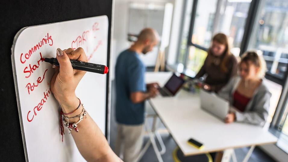 In der Wirtschaftskrise sparen etablierte Unternehmen - das trifft Start-ups. (Archivbild) In der Wirtschaftskrise sparen etablierte Unternehmen - das trifft Start-ups. (Archivbild)
