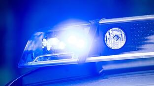 Die Polizei lie&szlig; den Bereich um den Brunnenschacht absperren. (Symbolbild)