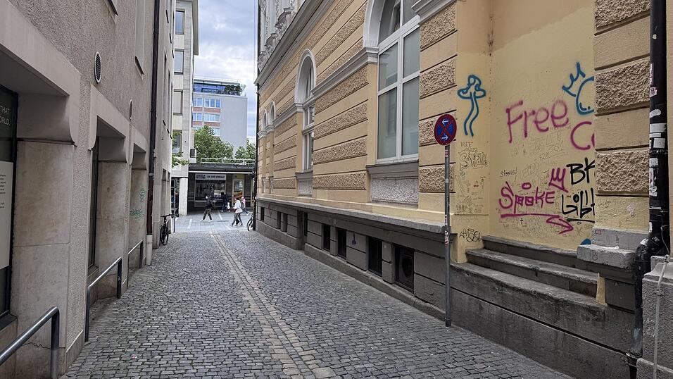 Blick von der Seite auf die viel diskutierte Maxstraße in Regensburg. Blick von der Seite auf die viel diskutierte Maxstraße in Regensburg.