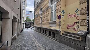 Blick von der Seite auf die viel diskutierte Maxstraße in Regensburg. Blick von der Seite auf die viel diskutierte Maxstraße in Regensburg.