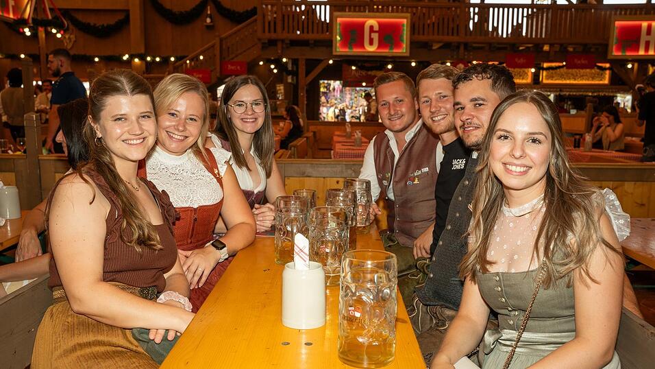 Die Partybilder vom Sonntag, 16. August, aus dem Festzelt Krönner. Die Partybilder vom Sonntag, 16. August, aus dem Festzelt Krönner.