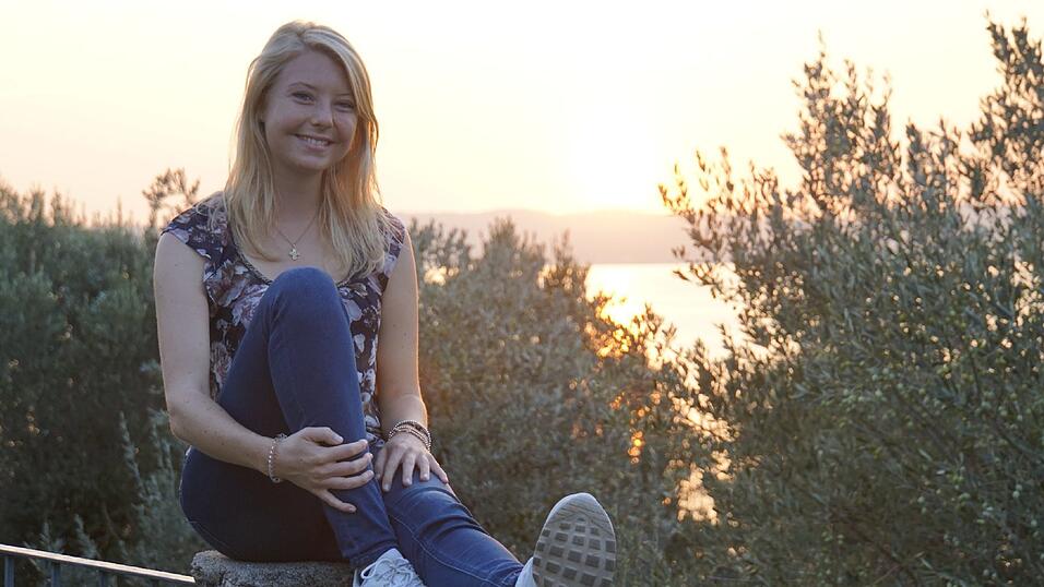 Carina lebt mit zwei Mitbewohnerinnen in einer WG in Regensburg. Carina lebt mit zwei Mitbewohnerinnen in einer WG in Regensburg.