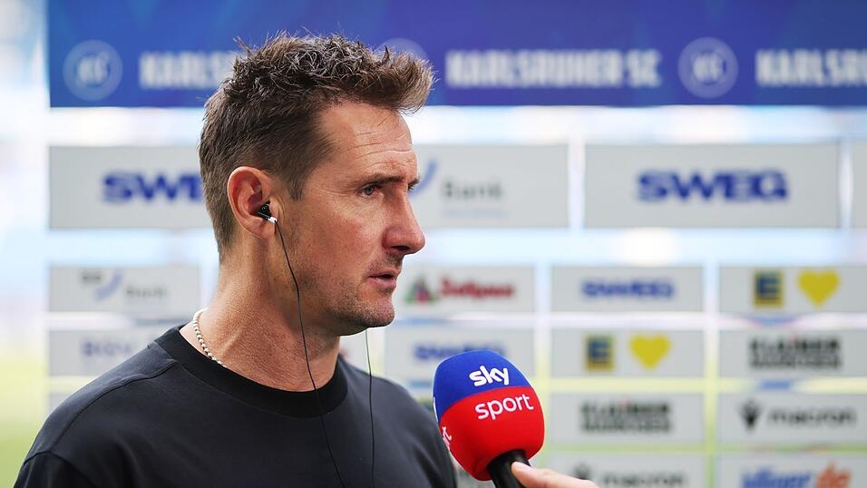 Unter Druck: Ex-Weltmeister Miroslav Klose.