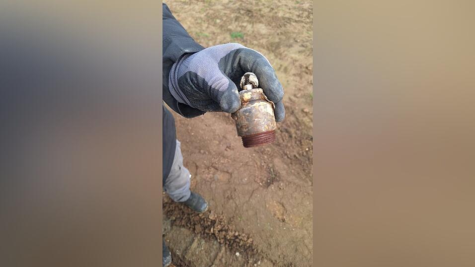 Die Kräfte des Sprengkommandos konnten die Zünder der drei Bomben relativ schnell entfernen. Die Kräfte des Sprengkommandos konnten die Zünder der drei Bomben relativ schnell entfernen.