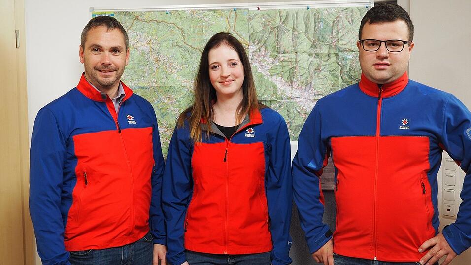 Die aktuelle F&uuml;hrungsmannschaft der Bergwacht mit (v.li.) Bereitschaftsleiter Sepp Hutter, Stellvertreterin Sandra Prei&szlig; und Stellvertreter Korbinian Schweighofer.