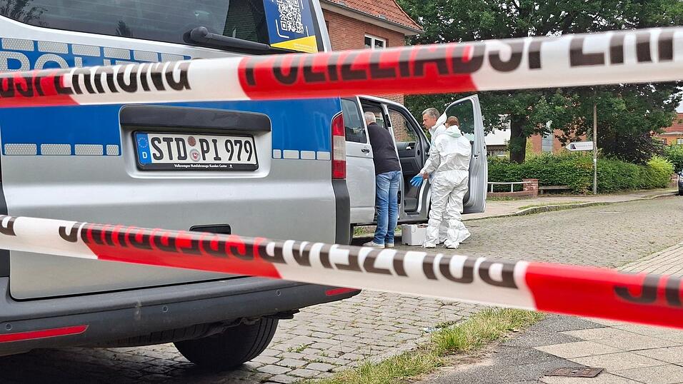 Die Ermittler sind jetzt damit besch&auml;ftigt, weitere umfangreiche Tatortaufnahmen und -vermessungen durchzuf&uuml;hren.