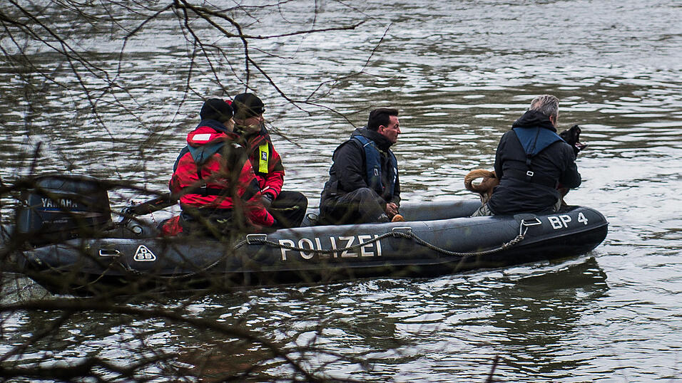 Die Polizei sucht am Donnerstag, 23. März, mit Leichensuchhunden nach Malina. Die Polizei sucht am Donnerstag, 23. März, mit Leichensuchhunden nach Malina.