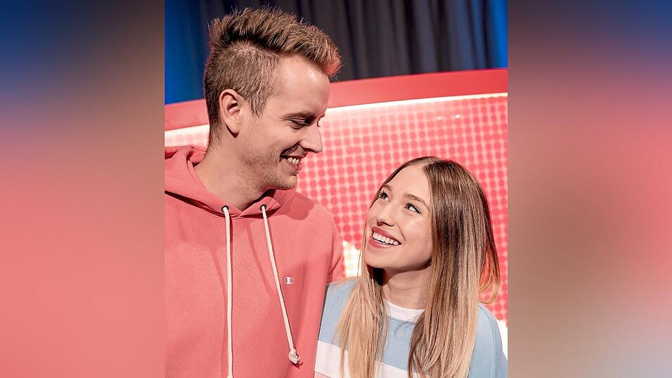 Bibi und Julian haben ihren eigene Podcast. Bibi und Julian haben ihren eigene Podcast.