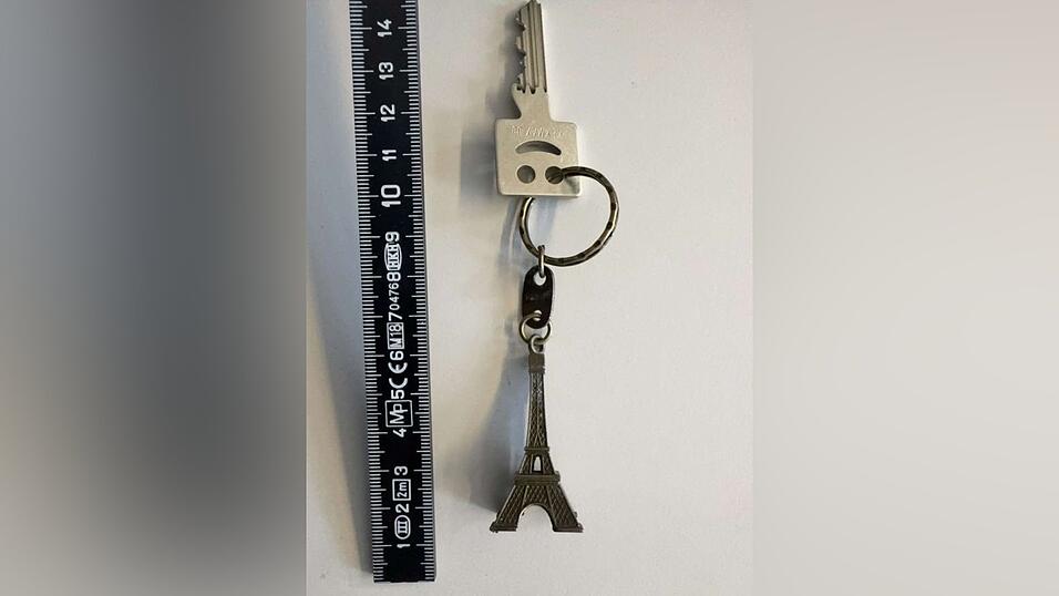 Die Polizei sucht nach den Inhabern der Gegenstände. Die Polizei sucht nach den Inhabern der Gegenstände.