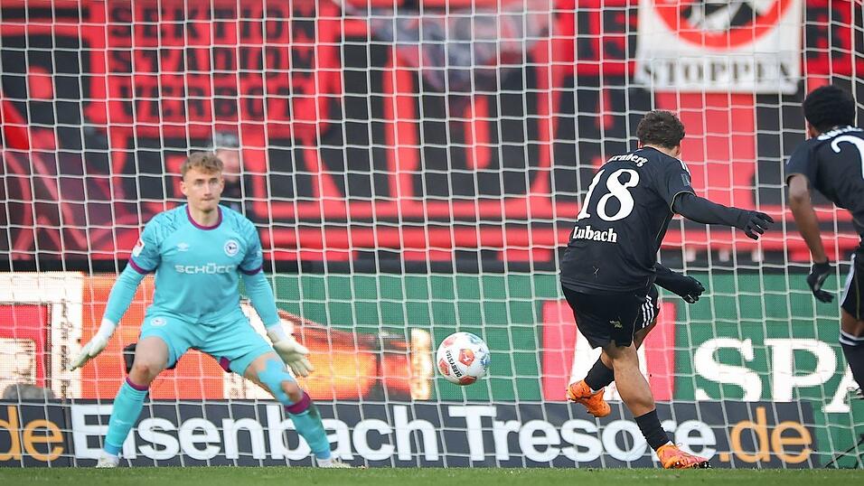 Der Nürnberger Wegbereiter: Rafael Lubach erzielt per Foulelfmeter das 1:0.