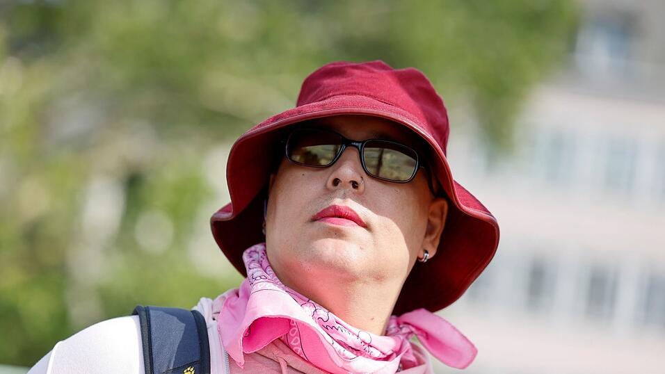 Hanni ist non-binär und will beim CSD Erreichtes verteidigen. Hanni ist non-binär und will beim CSD Erreichtes verteidigen.
