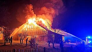 Der Scheunenbrand in Schalkham im Dezember vergangenen Jahres war einer der gr&ouml;&szlig;ten Feuerwehreins&auml;tze im Landkreis 2025.