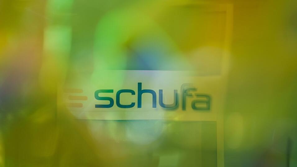 Die Schufa berechnet anhand gewaltiger Datenmengen, für wie kreditwürdig sie Verbraucher hält. Anlässlich ihres 100-jährigen Bestehens hat die Auskunftei einen tieferen Blick in ihre Geschichte zur Zeit des Nationalsozialismus (1933-1945) geworfen. (Symbolbild) Die Schufa berechnet anhand gewaltiger Datenmengen, für wie kreditwürdig sie Verbraucher hält. Anlässlich ihres 100-jährigen Bestehens hat die Auskunftei einen tieferen Blick in ihre Geschichte zur Zeit des Nationalsozialismus (1933-1945) geworfen. (Symbolbild)