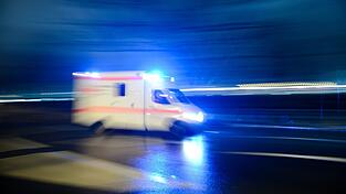 Der Mann wurde in ein Krankenhaus gebracht. (Symbolfoto) Der Mann wurde in ein Krankenhaus gebracht. (Symbolfoto)
