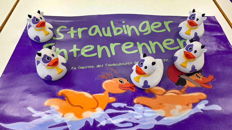 Als Patenente dient heuer eine „lila Kuh“-Ente. Für diese sucht das Team des Familienhauses der Christuskirche noch einen Namen. Als Patenente dient heuer eine „lila Kuh“-Ente. Für diese sucht das Team des Familienhauses der Christuskirche noch einen Namen.