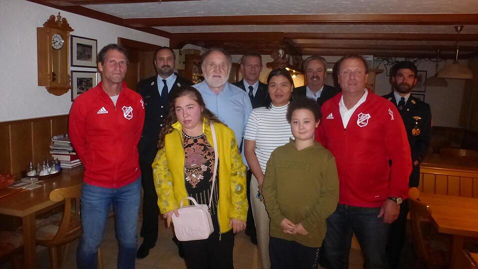 Reinhard Welter mit Familie und Gratulanten